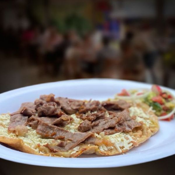 Huarache de Cecina